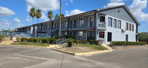 Deluxe Inn Airport